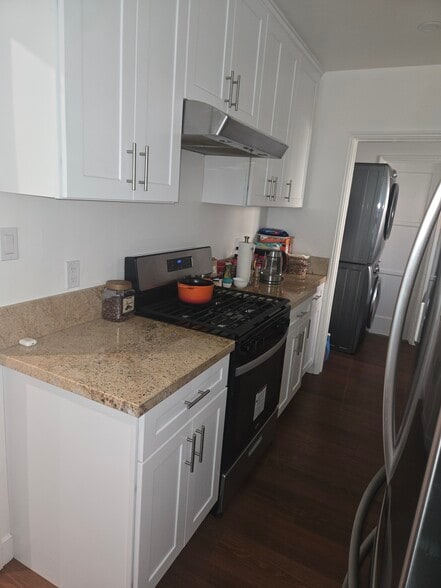 Building Photo - 1025 E Spazier Ave