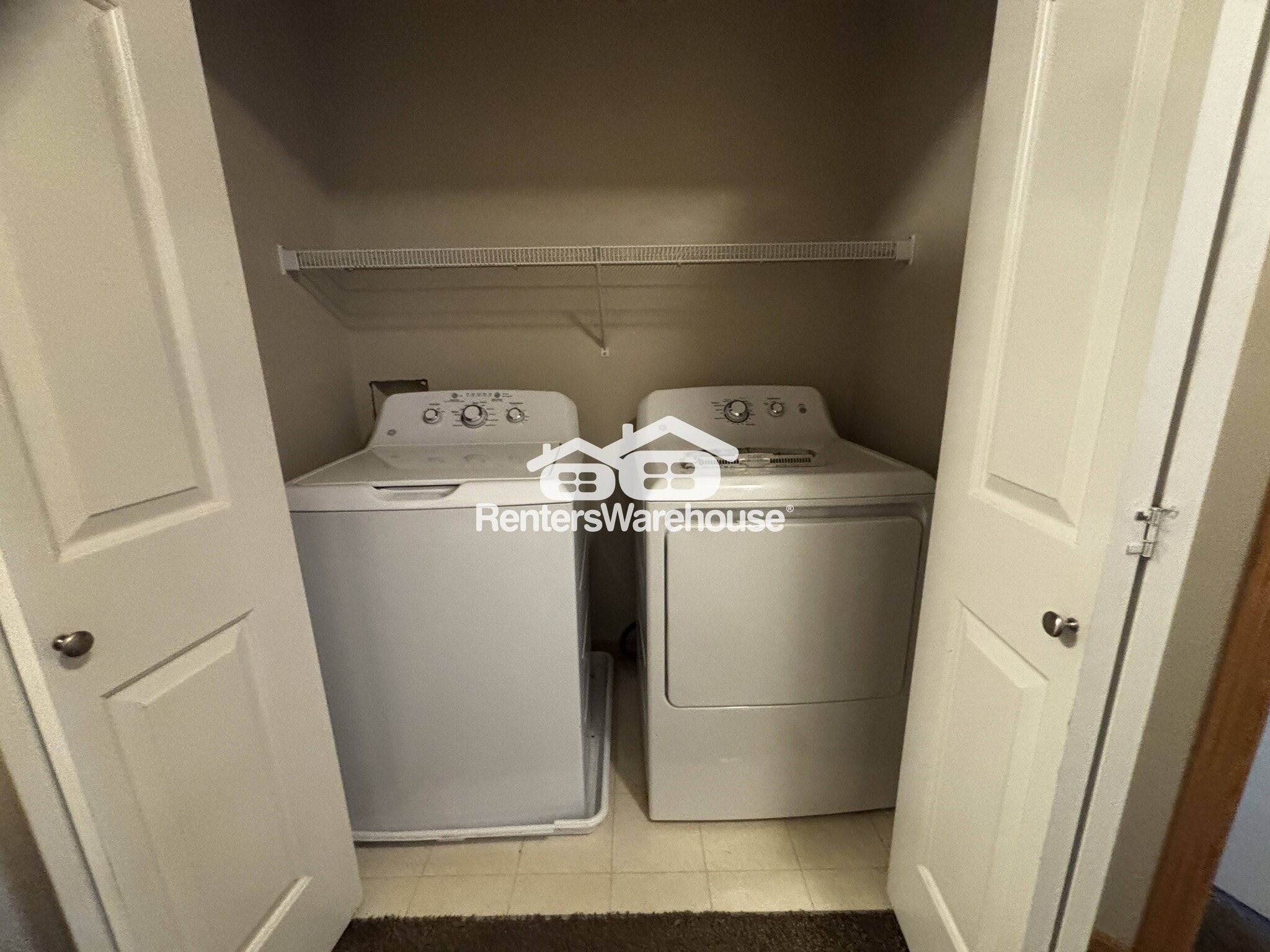 Building Photo - 3911 NE Gardenia Ln