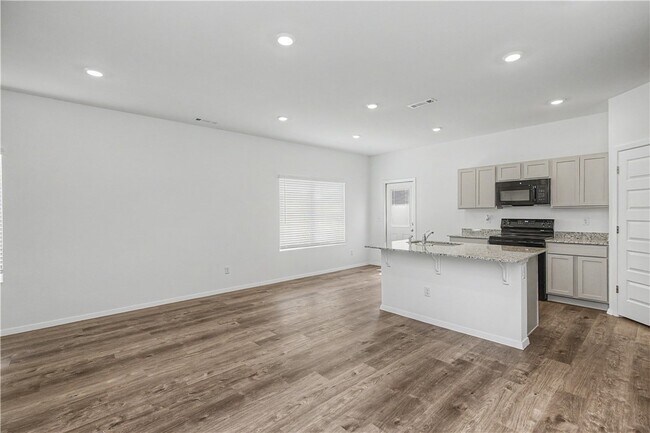 Building Photo - 406 W Cloud Dr