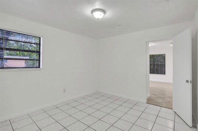 Building Photo - 1142 NW 43 Terrace
