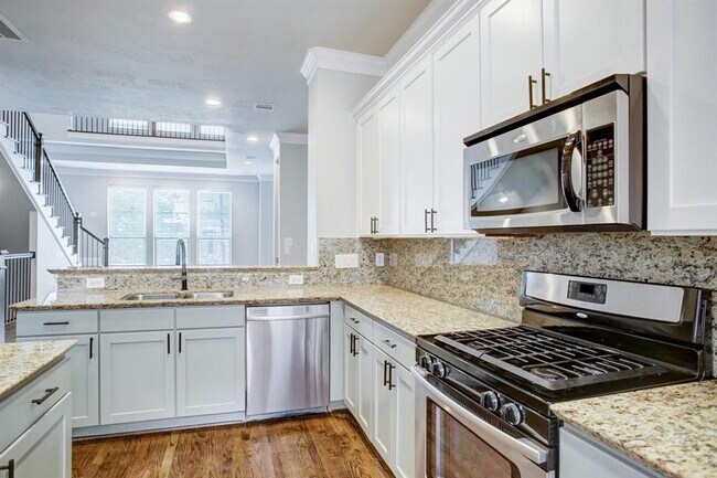 Building Photo - 1046 W 23rd St