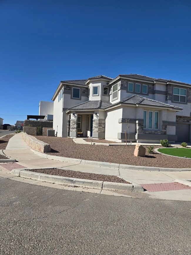 Primary Photo - 12463 Pleasant Crest