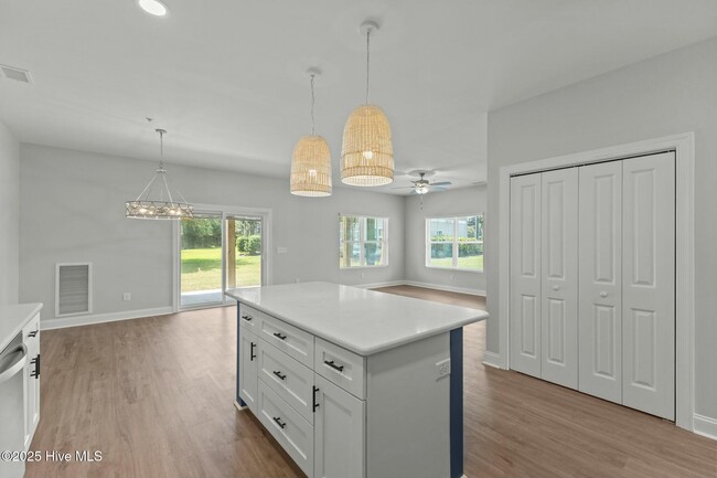 Building Photo - 400 Lighthouse Ln