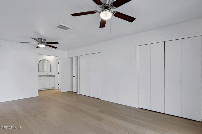 Building Photo - 4828 Ballerina Dr