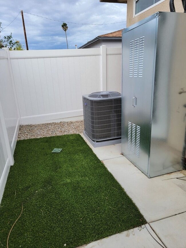 Building Photo - 9388 Olive St