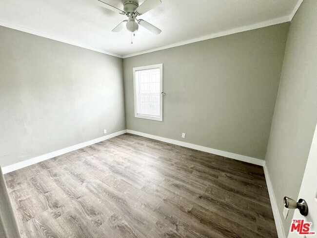 Building Photo - 1048 W 62nd St