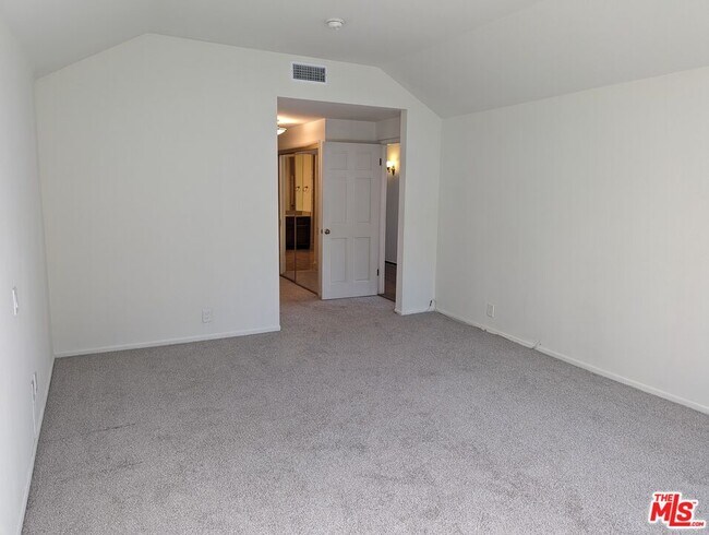 Building Photo - 100 N Wetherly Dr