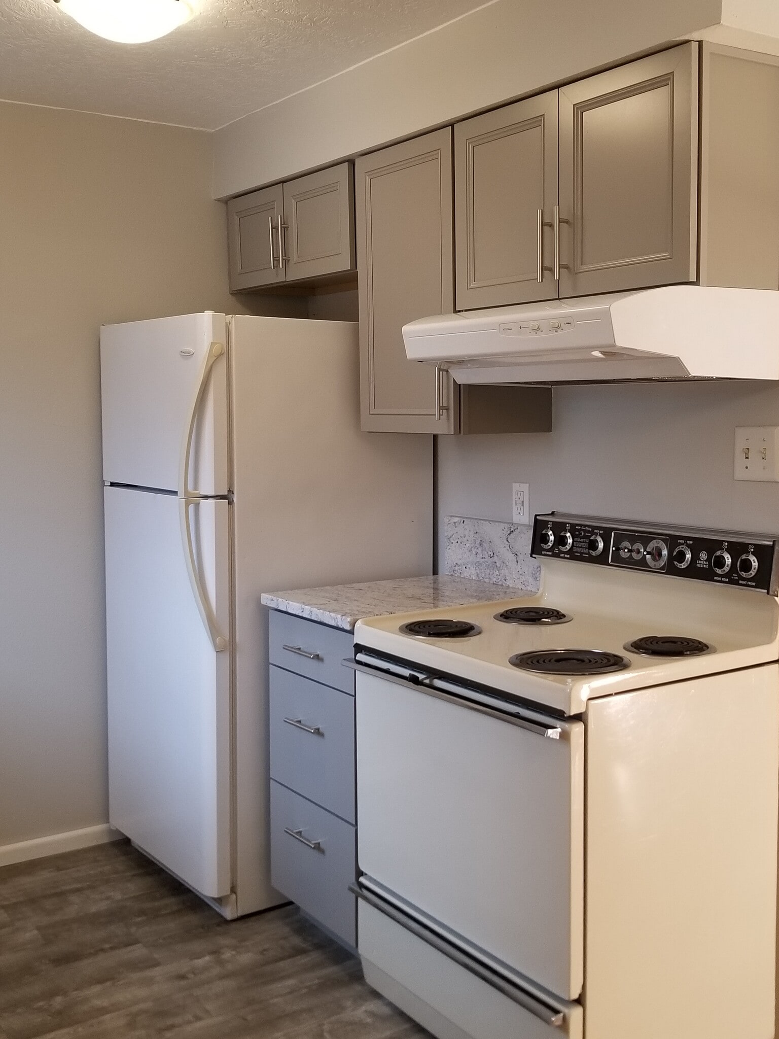 Building Photo - 1030 Davidson Dr