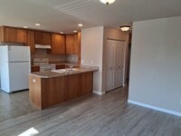 Building Photo - Clean and Updated 2 Bed, 2 Bath Upstairs Apartment in East Medford