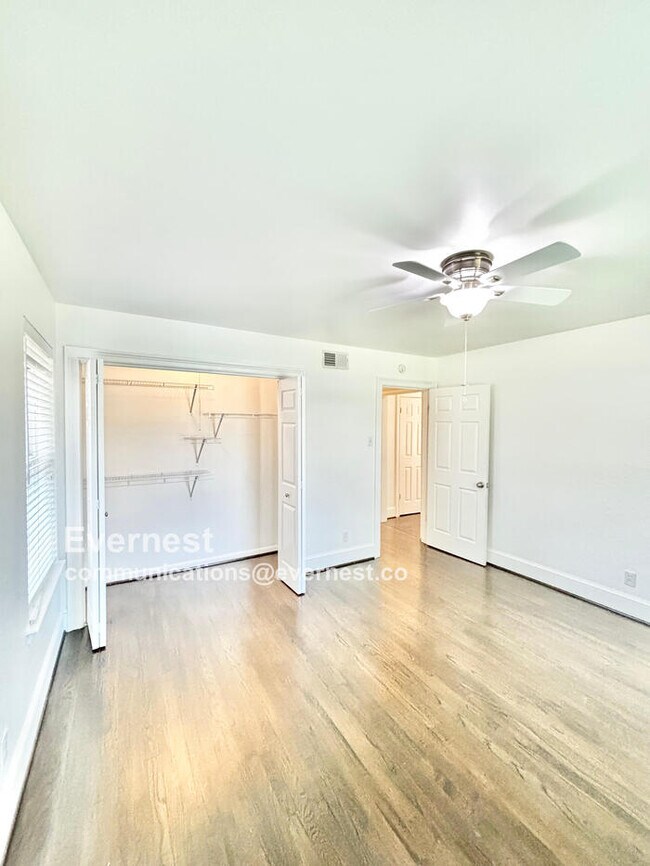 Building Photo - 6226 Saratoga Cir