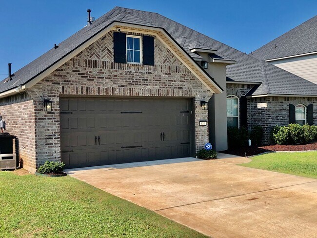 Building Photo - 824 Abita Chase