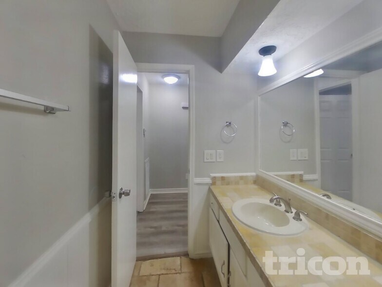 Building Photo - 22510 Braken Carter Ln