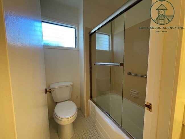 Building Photo - Two Bed Home in Country Club Gate Community