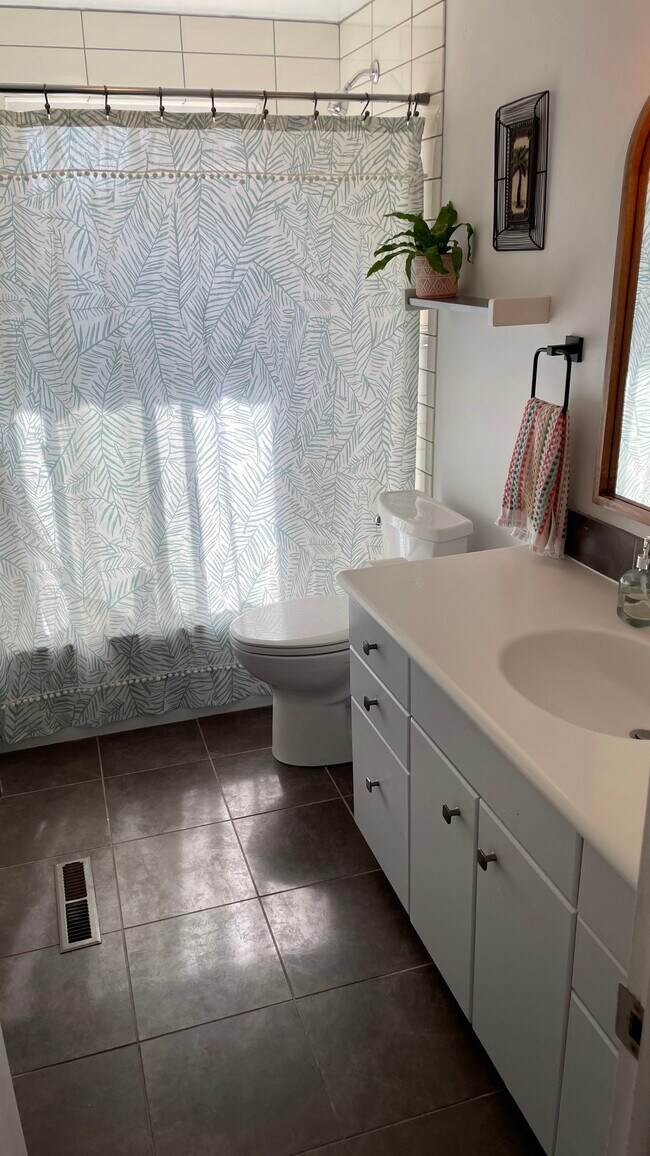 Building Photo - 2871 Loma Pl