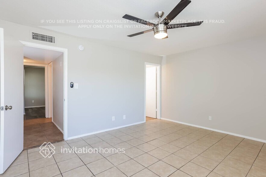 Building Photo - 5730 N 68th Ave
