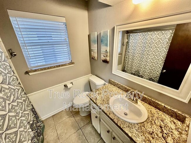 Building Photo - 928 Charles Dr