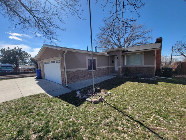 Building Photo - 2850 S 2750 E