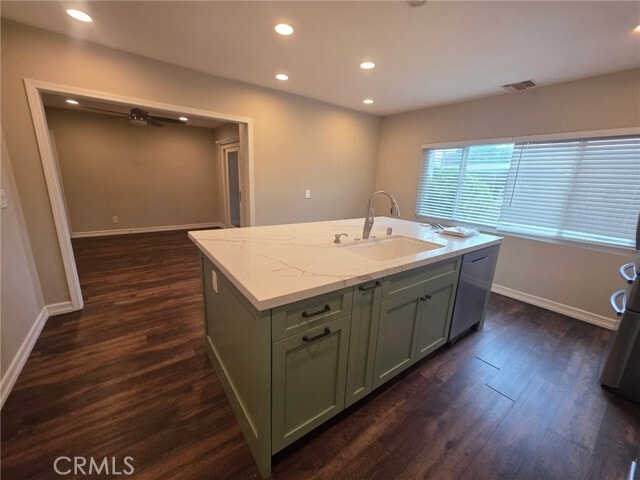 Building Photo - 9556 E Live Oak Ave