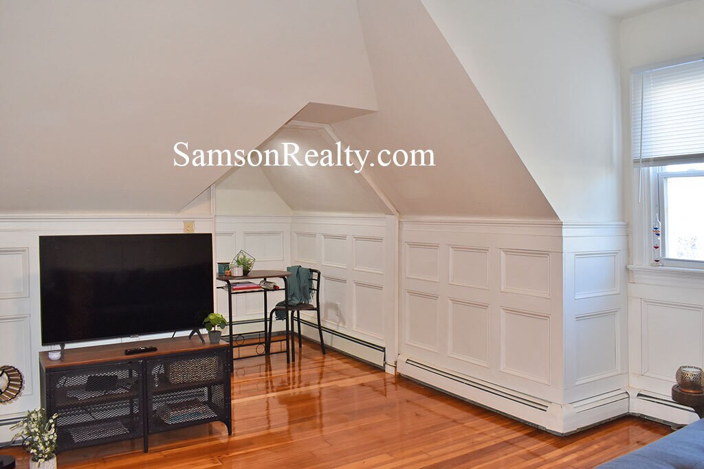 Building Photo - 351 Thayer St