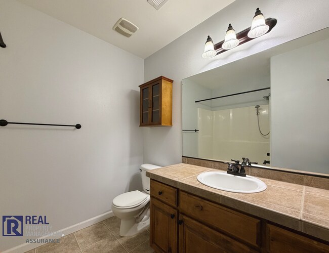 Building Photo - Charming 3BR/2.5BA Beaverton Home in Prime Location