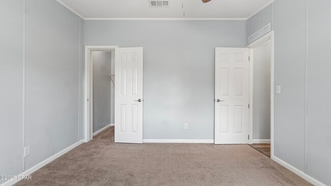 Building Photo - 12808 Clear Creek Rd