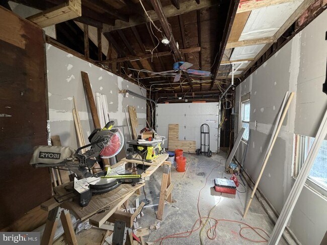 Building Photo - 322 W Nicholson Rd