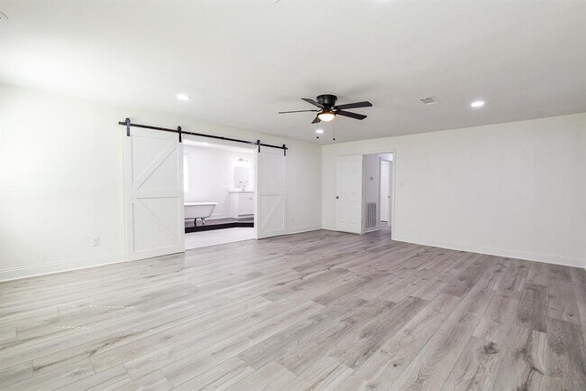 Building Photo - 527 FM 787