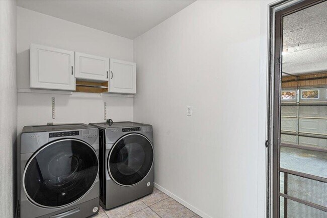 Building Photo - 1413 Gracy Dr