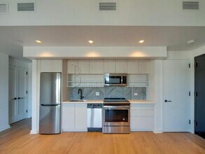 Building Photo - 1 bedroom in Queens NY 11106