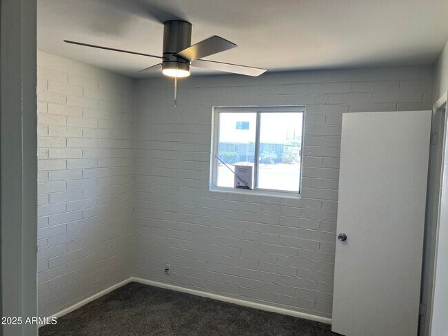 Building Photo - 4641 S 17th Pl