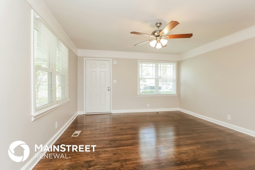 Building Photo - 209 W Bledsoe St