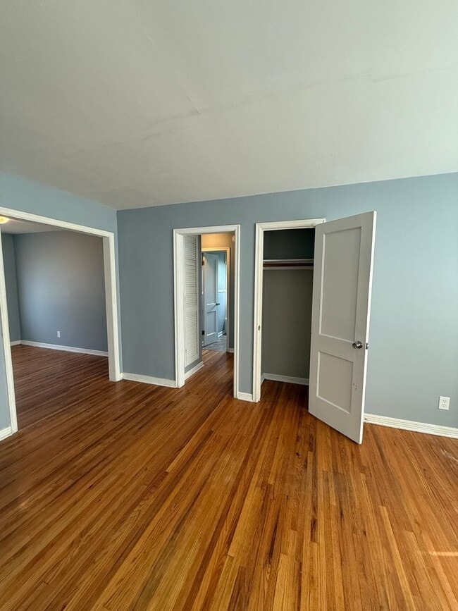 Building Photo - 638 S Woodlawn Blvd