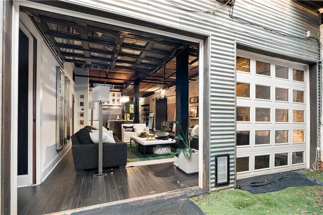 Building Photo - 320 Peters St SW