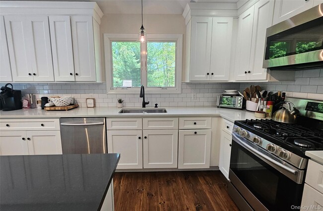 Building Photo - 11 John St