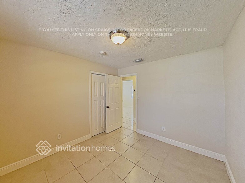 Building Photo - 4888 Prince Dr
