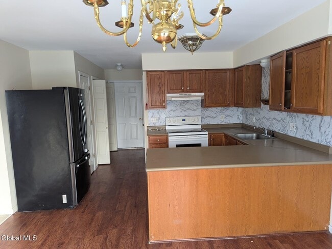 Building Photo - 13 Erie Ct