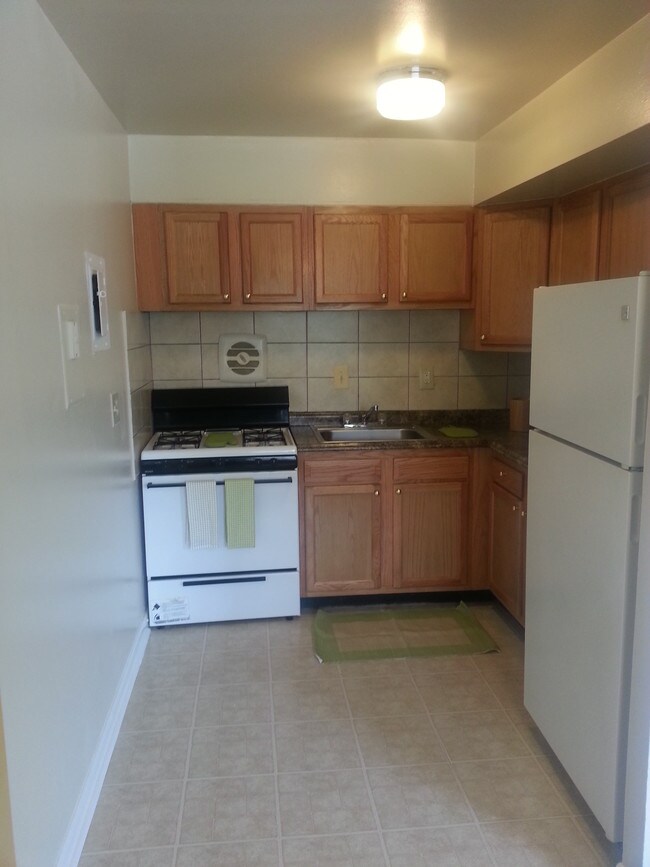 Lilly Garden Apartments 6828 Riverdale Rd Lanham MD 20706 Apartment