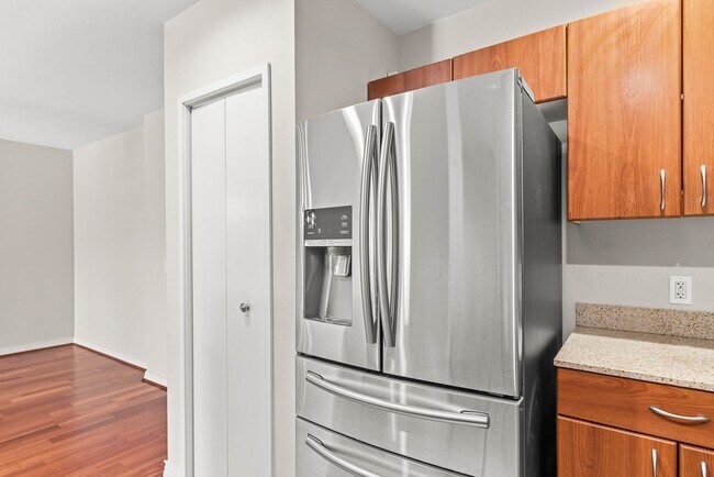 Building Photo - Walkable Little Italy Living – 3BR/3BA with Gated Parking