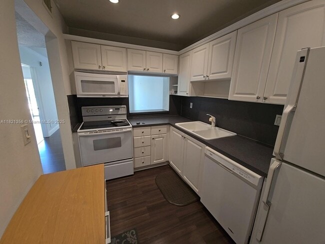 Building Photo - 7900 Camino Cir