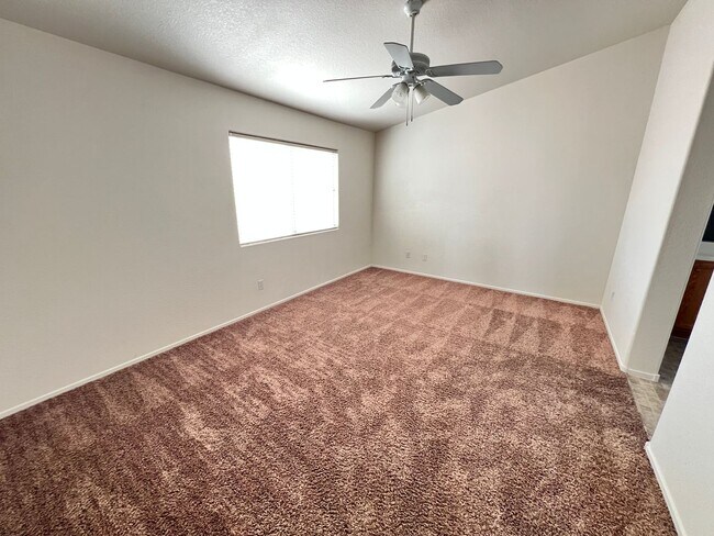 Building Photo - 4 Bedroom home with large lot