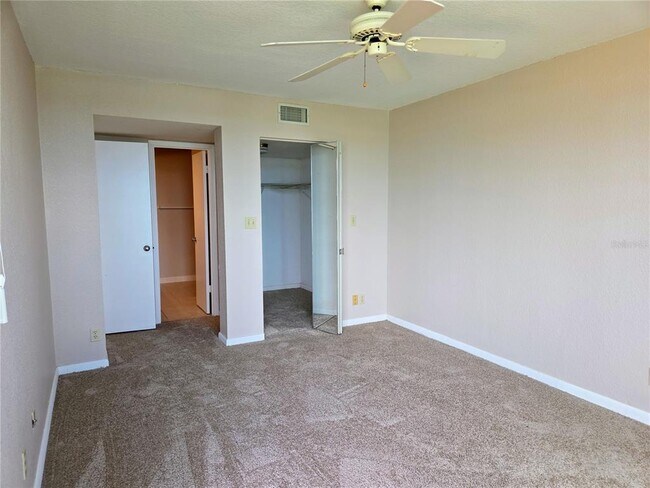 Building Photo - 5801 Bahia Del Mar Cir N