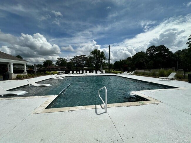 Building Photo - 220 Laila Wy