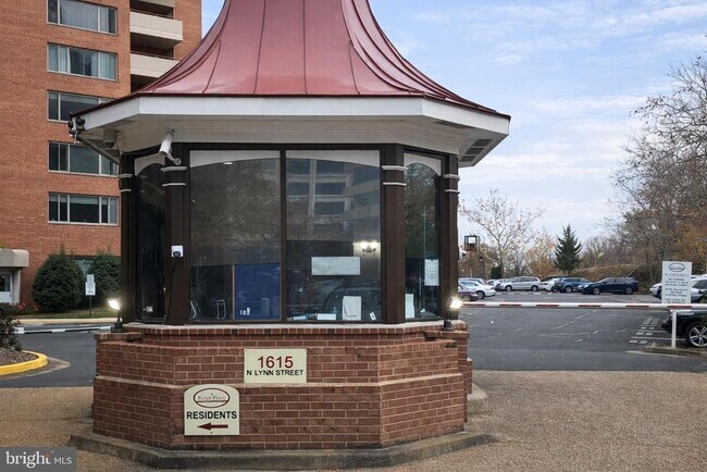 Building Photo - 1121 Arlington Blvd