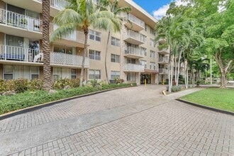 Building Photo - 1-Bedroom, 1.5-Bathroom Apartment in North Miami – Prime Location!
