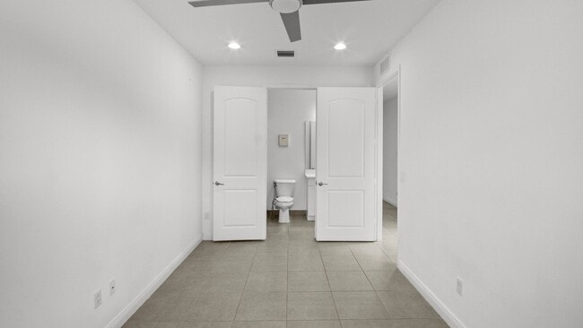 Building Photo - 6919 Pines Cir