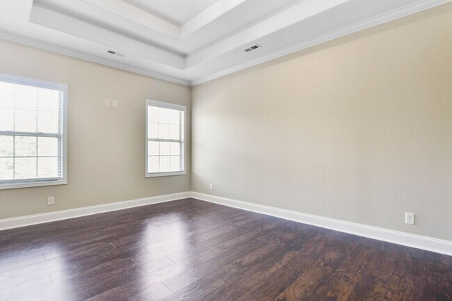 Building Photo - Pet Friendly Three Bedroom with Bonus!