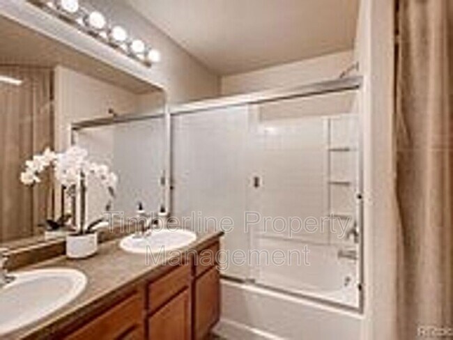 Building Photo - 2030 Silver Creek Dr