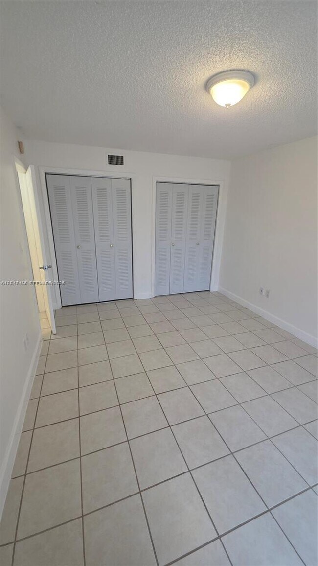 Building Photo - 5839 SW 74th Terrace