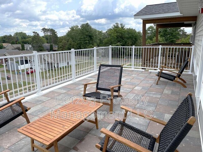 Building Photo - 601 17th Avenue Southwest