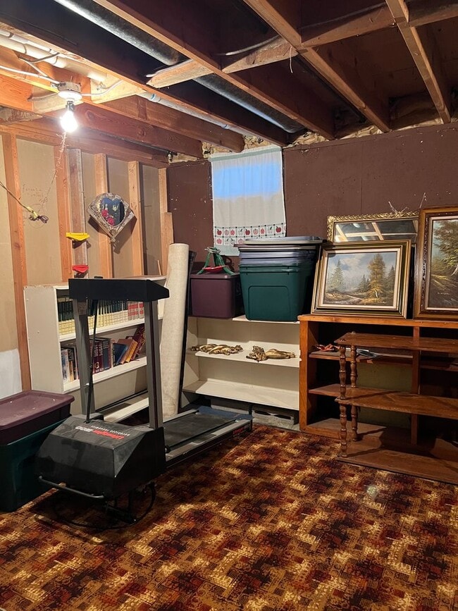 Building Photo - Charming 4-Bed, 1.5-Bath Home on the Outsk...